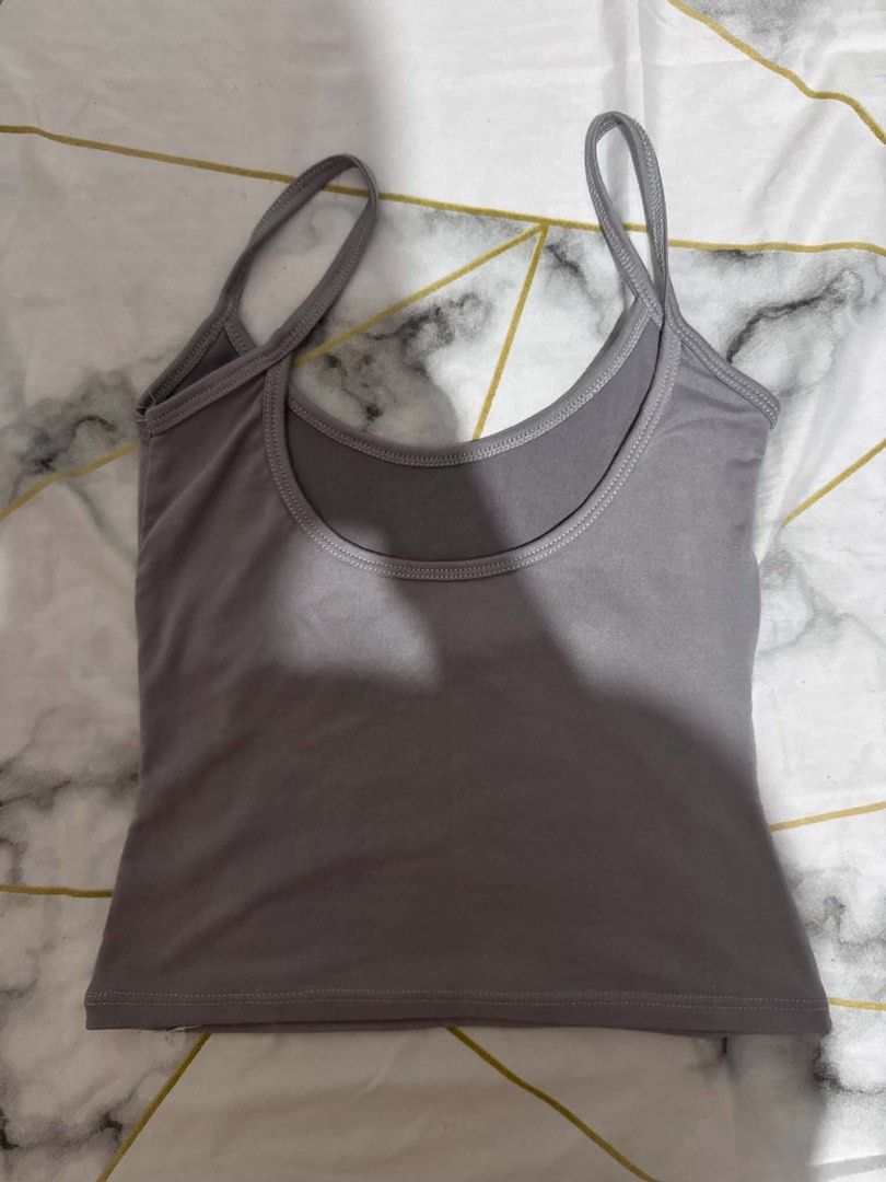 Gray Basic Top (Category: Sleeveless) located in Las Pinas. Submitted by raizelannn (Listing ID 1443730972, Image 2). Description: Gray sando Size s-m.