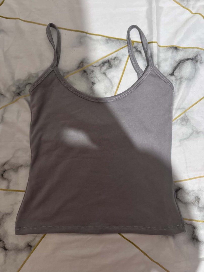Gray Basic Top (Category: Sleeveless) located in Las Pinas. Submitted by raizelannn (Listing ID 1443730972, Image 1). Description: Gray sando Size s-m.