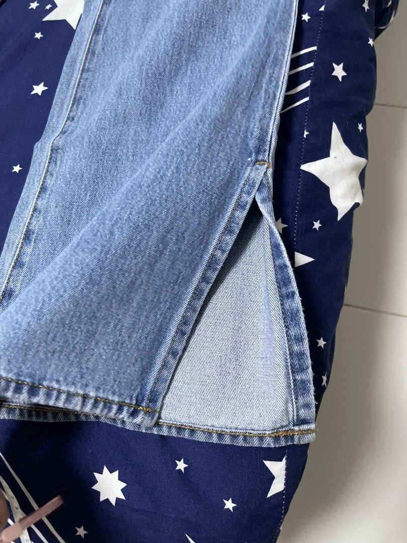 GU Uniqlo Flared Jeans (Category: Jeans) located in Taguig. Submitted by kayeph (Listing ID 1443892643, Image 2). Description: Flared with slit detail Medium Rfs decluttering .