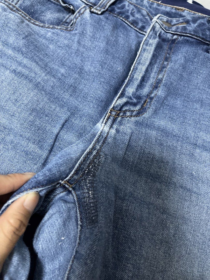 GU Uniqlo Flared Jeans (Category: Jeans) located in Taguig. Submitted by kayeph (Listing ID 1443893991, Image 2). Description: Flared jeans Large 📍 Taguig RFS decluttering .