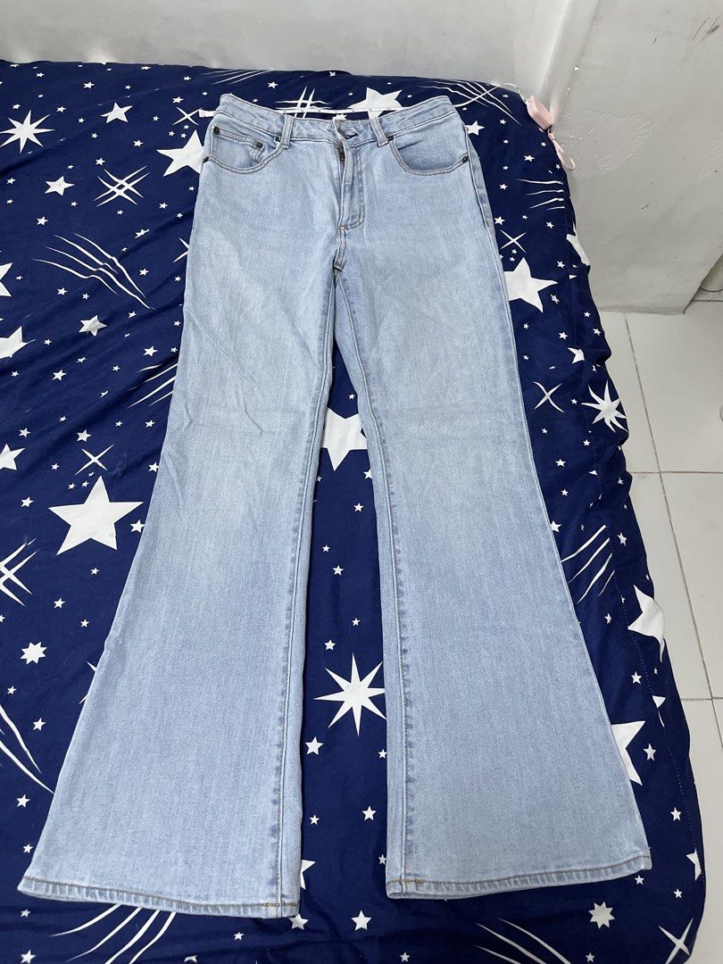 GU Uniqlo Light Blue Flared Jeans (Category: Jeans) located in Taguig. Submitted by kayeph (Listing ID 1443893905, Image 2). Description: Medium Flared Jeans 📍 Taguig RFS decluttering .