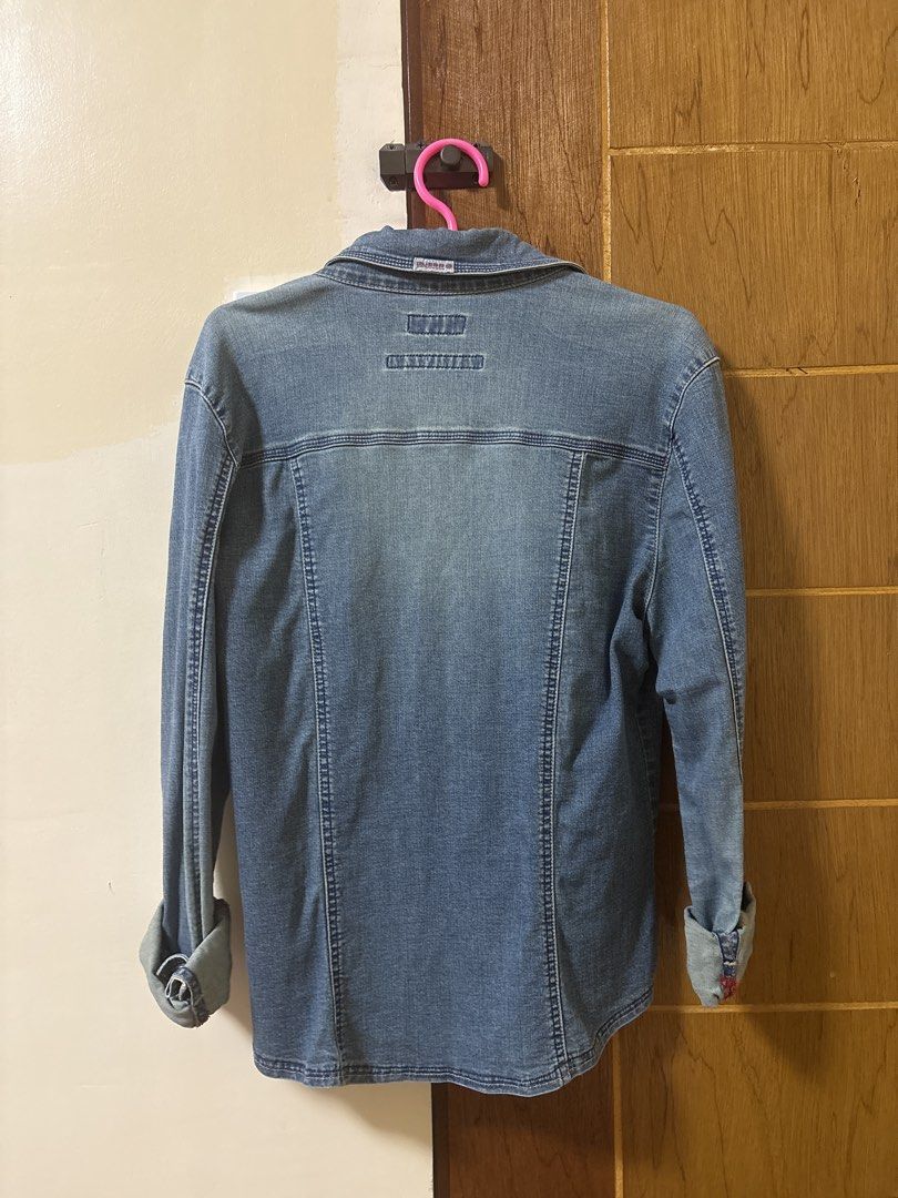 Guess Stretch Denim Long Sleeve Shirt Medium (Category: Longsleeves) located in Quezon City. Submitted by denclothes (Listing ID 1443836734, Image 2). Description: - Guess denim shirt - Long sleeves with button cuffs - Two chest pockets - Made with stretch denim for comfort - Button-up front - Great for casual wear.