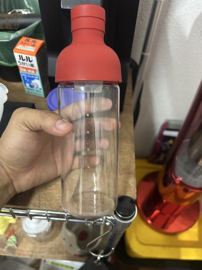 Hario Cold Brew Coffee Bottle Red Lid (Category: Coffee Machines & Makers) located in Manila. Submitted by potchi.thrifts (Listing ID 1443867658, Image 2). Description: - Hario Cold Brew Coffee Bottle - Features a stylish red lid - Durable glass bottle with clear measurement markings - Ideal for making delicious cold brew coffee at home - User-friendly design for easy use and cleaning - Compact size, perfect for storing in your refrigerator.