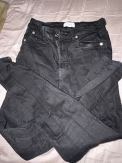 (Category: ) located in . Submitted by glammedupdiva (Listing ID 1443836731, Image 1). Description: .