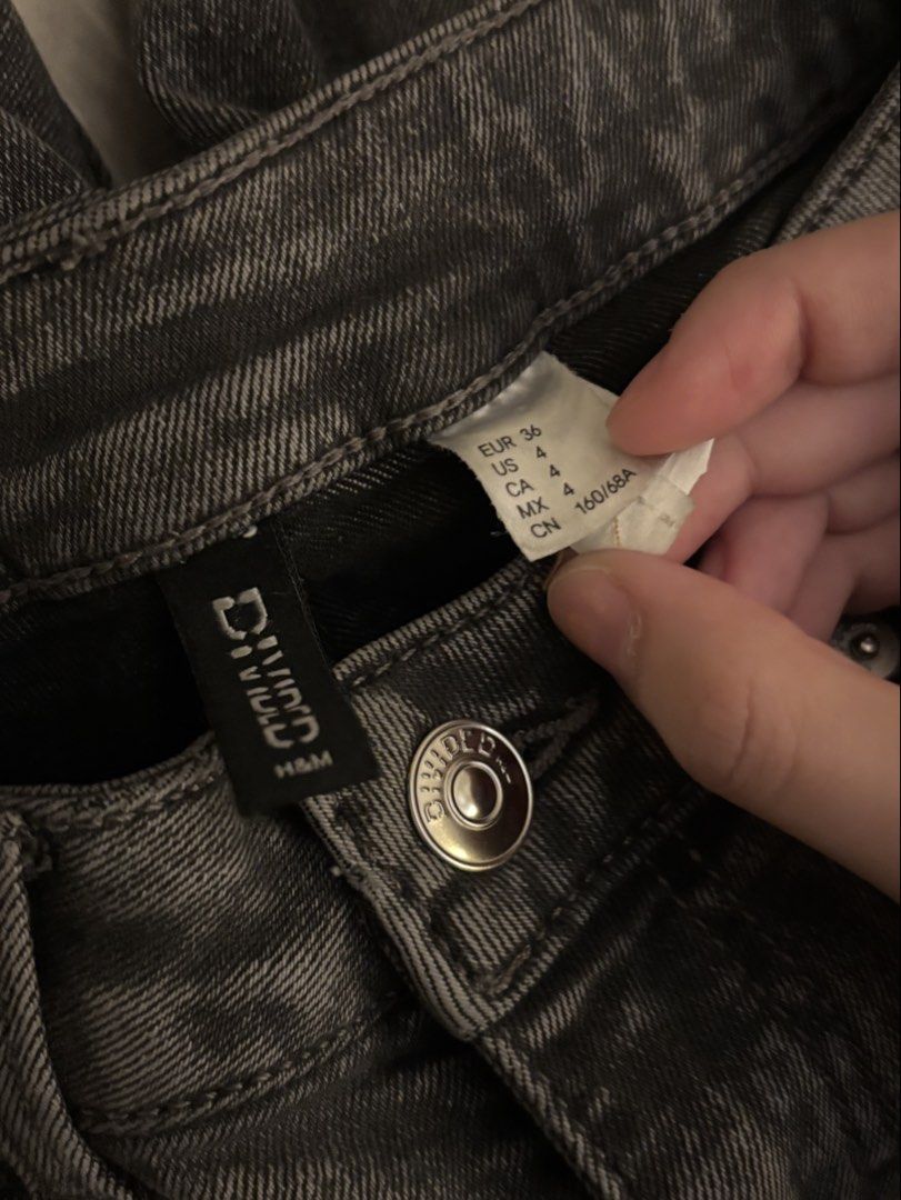 H&M Grey High waist Flared Jeans (Category: Jeans) located in Manila. Submitted by wntrsbl (Listing ID 1443828685, Image 3). Description: - H&M Grey Flared Jeans - High-Waisted Style - Size: 4 US / 36 EUR - Comfortable Denim Material - Ideal for Casual Outfits - Selling because they don't fit anymore - Please check photos for exact color shade.