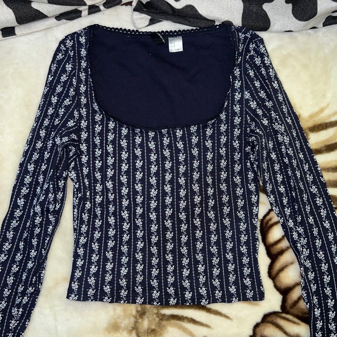 H&M Longsleeve Floral Top (Category: Shirts) located in Cebu City. Submitted by uptownjunk (Listing ID 1443759894, Image 1). Description: Used once.
