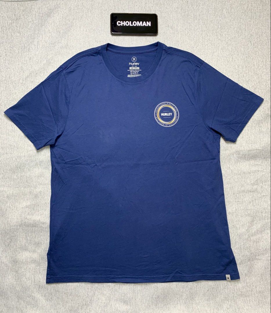 Hurley Logo Tee Short Sleeve Est. Ninety-Nine (Category: Activewear) located in Angeles City. Submitted by _choloman (Listing ID 1443755086, Image 1). Description: Hurley Logo Tee Short Sleeve Est Ninety-Nine Size: XL Dimensions: 30L x 22.5W Fabric: 100% Cotton Color: Submarine Blue Color Rate: 9.5/10 Condition: 9.5/10 (Used - Like New) Issue: None [Actual color may vary due to lighting] Price: ₱550 Shipping via J&T Express = Buyer’s expense 📍 L