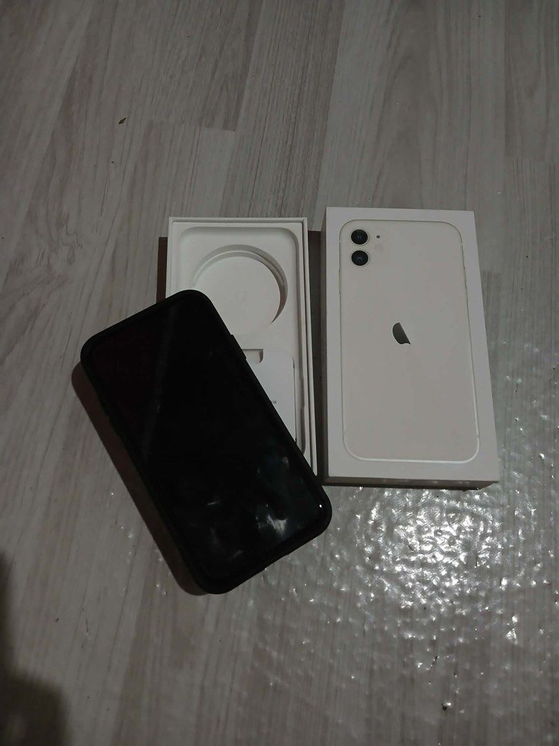 IPHONE 11/ 128 GB/ WHITE (Category: iPhone 11 Series) located in Manila. Submitted by grandcat-6074 (Listing ID 1443705799, Image 2). Description: Iphone 11/ 128 GB/ White 83% batt health (orig battery from power mac) IOS 26.5 ready Lahat working No repair history No hidden issues Only minimal dents With box Meet-up and testing are welcome for sure buyer Still negotiable RFS: need funds 📍 Lucena City.