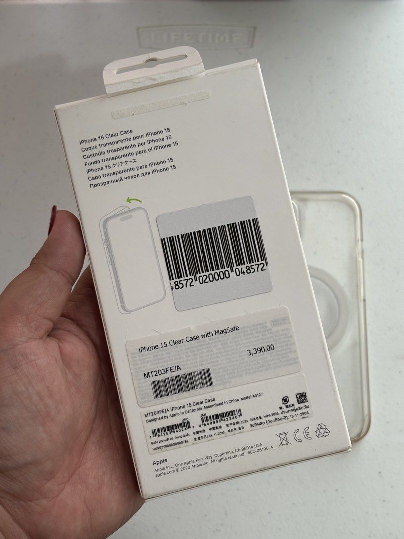 iPhone 15 MagSafe Clear Case (Category: Cases & Sleeves) located in Rizal. Submitted by alelaaaay (Listing ID 1443775169, Image 3). Description: Issue: Slightly damaged RFS: Decluttering.