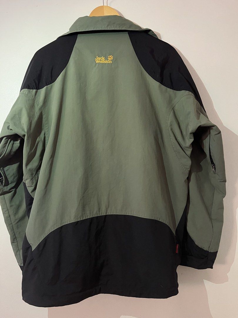 Jack Wolfskin Hiking Jacket (Category: Coats, Jackets and Outerwear) located in Dasmarinas. Submitted by kai2728 (Listing ID 1443854392, Image 2). Description: Jack Wolfskin Hiking Jacket Color: Green (10/10) Large on tag (fit up to XL) 28.5” L x 23.5” W With underarm ventilation No hoodie Two zippers (one dual zip) Minor issue: see last two pics 700 + SF Shipping fee to be shouldered by the buyer Pick up, lalamove, or Jnt No rush shipping, every
