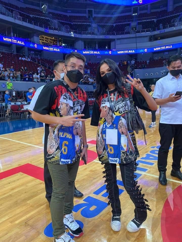 Jordan Clarkson Gilas Shirt (Category: Tshirts & Polo Shirts ) located in Quezon City. Submitted by authenkicks (Listing ID 1443863771, Image 2). Description: As worn by Jordan Clarkson’s GF during FIBA World Cup here in Manila - Black graphic tee featuring Jordan Clarkson - "Gilas Pilipinas Pride" design - Ideal for basketball fans and supporting the national team - Comfortable fit for everyday wear - Unique and stylish shirt New York Knicks 202