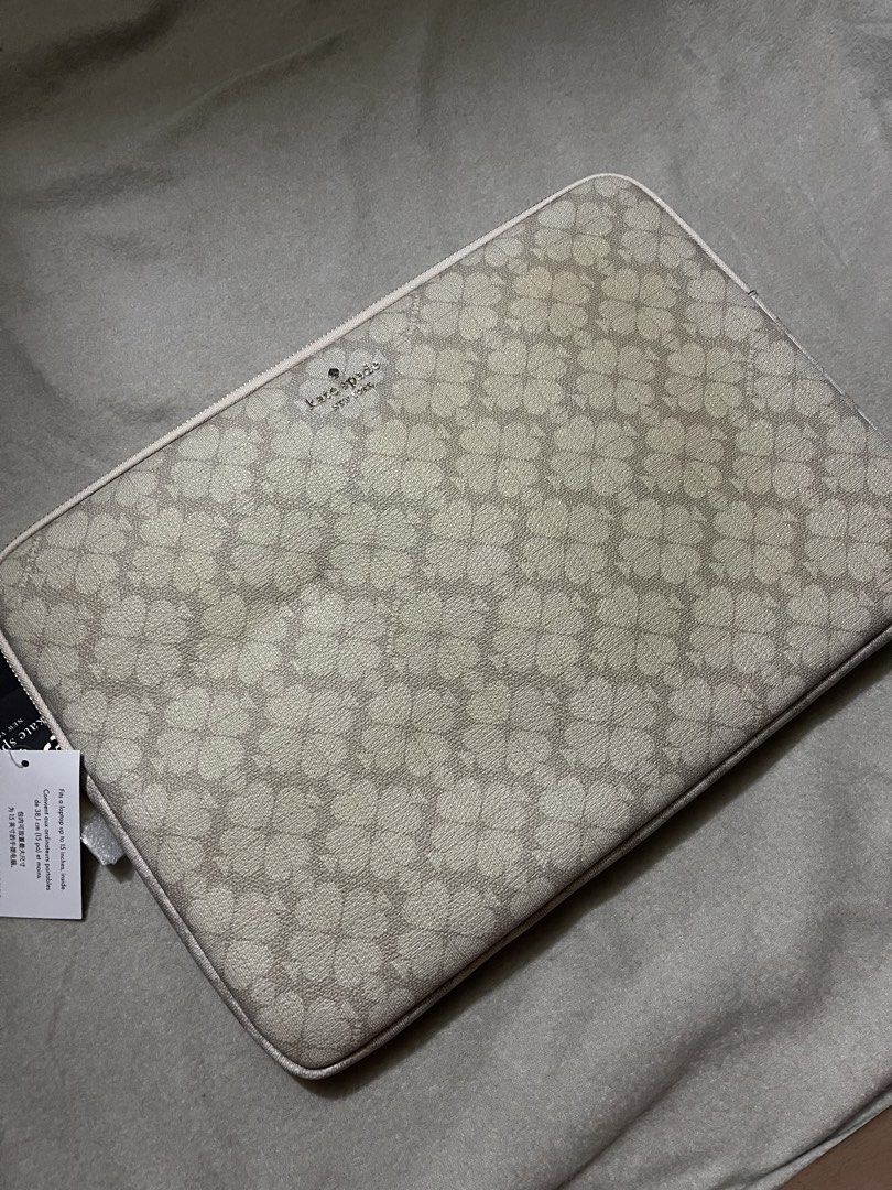 KATE SPADE Laptop Sleeve (Category: Luxury Bags & Wallets) located in Manila. Submitted by camillawears (Listing ID 1406666784, Image 3). Description: Brand New (With minimal yellow stain due to unused/stocked item) Fits 15” Laptop Manila Location.
