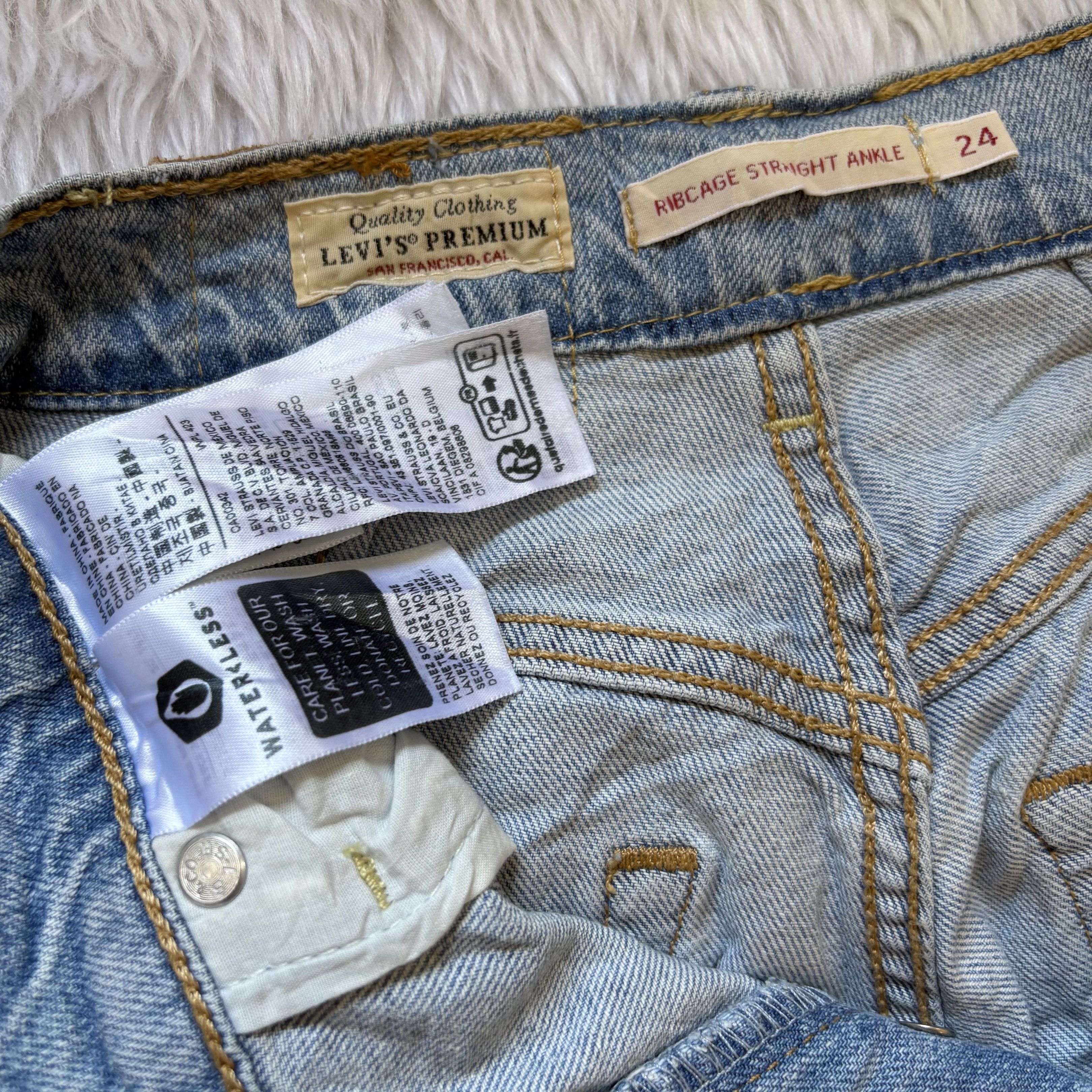 Levi's Premium Ribcage Straight Ankle Pants (Category: Jeans) located in Angeles City. Submitted by hoely.faith (Listing ID 1443785381, Image 2). Description: FLAT LAID DIMES: waistline size: 21-22 rise length: 11 leg hole: 8 length: 38 condition: good used condi. color rate: 9/10 issue/s: altered waistline & yellow stain (removability not guaranteed). Please buy at your own risk. SF is shouldered by the buyer. LAST PRICE POSTED! NO HAGGLING! NO 