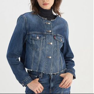 (Category: ) located in . Submitted by baddiez_closet101 (Listing ID 1443873712, Image 1). Description: .