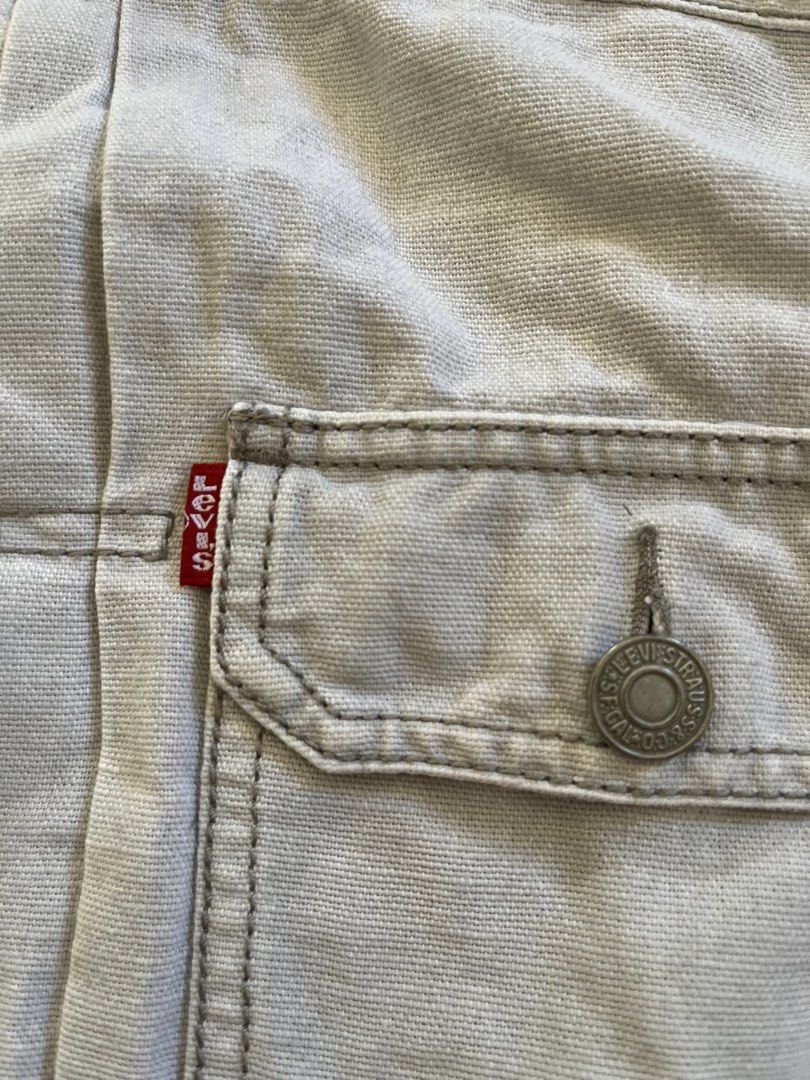 LEVIS REDLOOP TYPE II JACKET (Category: Coats, Jackets and Outerwear) located in Keningau. Submitted by pelastikhitam (Listing ID 1443837365, Image 3). Description: PIT 19 LABUH 25 ADA BENANG TETAS RUJUK GAMBAR TIADA KOYAK & LOBANG COND 9/10 RM 145 DFOD MINAT ROGER wassap.my/60146583142.