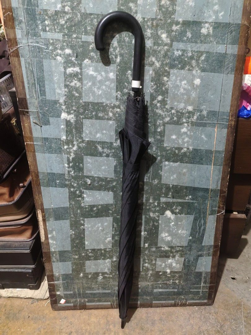 Long Umbrella - Big (Category: Umbrellas) located in Cebu City. Submitted by dudes_villanueva (Listing ID 1443810520, Image 3). Description: Long Umbrella - Black (Very Big) 📌 In excellent condition. Size: 70 cm.