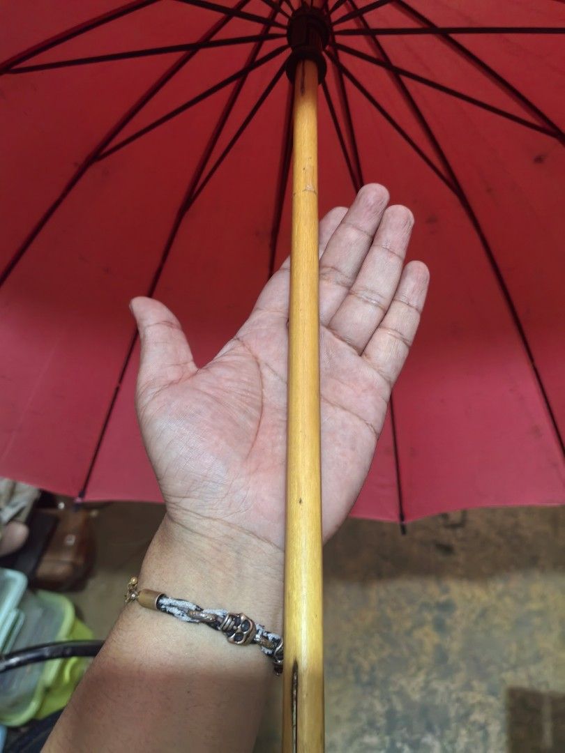 Long Umbrella - Big - Windproof (Category: Umbrellas) located in Cebu City. Submitted by dudes_villanueva (Listing ID 1443814604, Image 2). Description: Long Umbrella - Fuschia Japanese Traditional Style Umbrella - Big size 📌 In excellent condition. Has a bit of stain not much of an issue. 📌 Natural wood body and handle. Handle has some scratches Size: 60 cm.