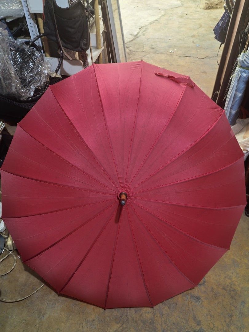 Long Umbrella - Big - Windproof (Category: Umbrellas) located in Cebu City. Submitted by dudes_villanueva (Listing ID 1443814604, Image 1). Description: Long Umbrella - Fuschia Japanese Traditional Style Umbrella - Big size 📌 In excellent condition. Has a bit of stain not much of an issue. 📌 Natural wood body and handle. Handle has some scratches Size: 60 cm.