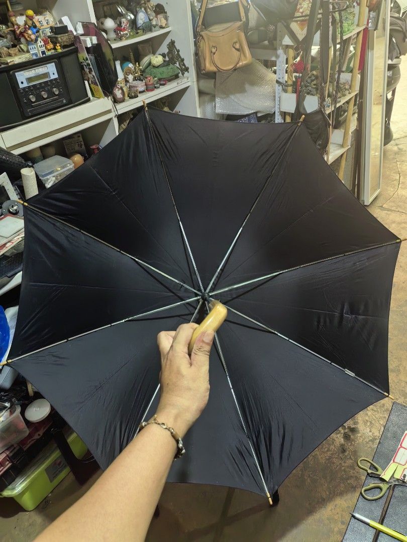 Long Umbrella - Big Size (Category: Umbrellas) located in Cebu City. Submitted by dudes_villanueva (Listing ID 1443815028, Image 3). Description: Long Umbrella - Black (Big Size) 📌 In excellent condition Size: 60 cm.