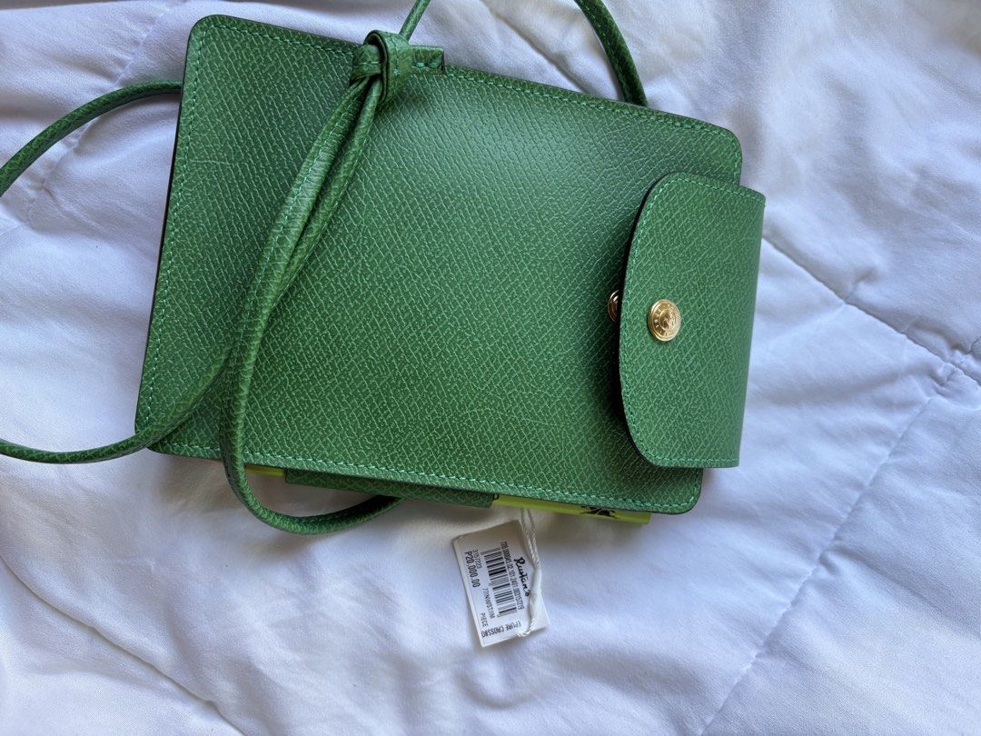 Longchamp Epure Notebook XS Pouch Crossbody Bag (Category: Cross-body Bags) located in Quezon City. Submitted by wmbbr (Listing ID 1443715932, Image 2). Description: Bought in Rustans for 20K php Money back guaranteed if proven fake Used once only, really pretty RFS: decluttering.