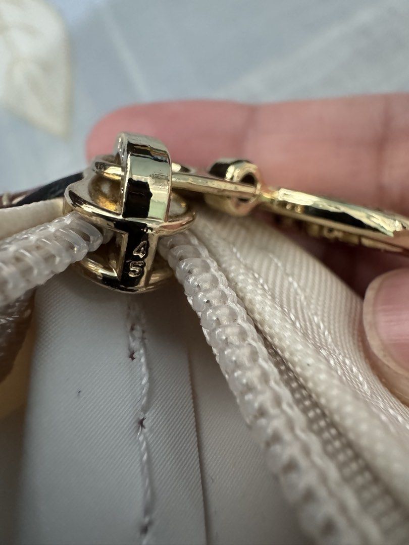 Longchamp Le Pliage Small Crossbody (Category: Luxury Bags & Wallets) located in Tanza. Submitted by chi_0826 (Listing ID 1443778008, Image 3). Description: Authentic Longchamp Le Pliage Paper Crossbody 2,500 + SF *Small *Complete inclusions (tags & packaging) *Free silk bag insert & 2 generic straps *No damage RFS: Too many bags Location: Tanza, Cavite Courier: Lalamove, J&T, or LBC .