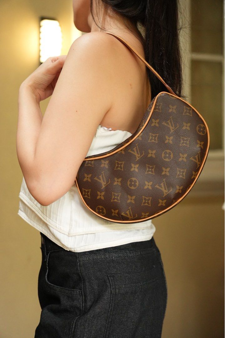 Louis Vuitton Croissant PM Monogram Canvas (Category: Luxury Bags & Wallets) located in Quezon City. Submitted by dlm03 (Listing ID 1443757910, Image 2). Description: Authentic Louis Vuitton Croissant PM in Monogram Canvas. (hard to source!!) A highly sought-after vintage silhouette that has become increasingly difficult to find in excellent condition. Condition: • Rank A / Very Good Condition • Beautiful honey patina on vachetta leather • Clean 