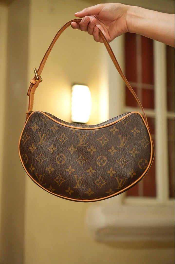 Louis Vuitton Croissant PM Monogram Canvas (Category: Luxury Bags & Wallets) located in Quezon City. Submitted by dlm03 (Listing ID 1443757910, Image 1). Description: Authentic Louis Vuitton Croissant PM in Monogram Canvas. (hard to source!!) A highly sought-after vintage silhouette that has become increasingly difficult to find in excellent condition. Condition: • Rank A / Very Good Condition • Beautiful honey patina on vachetta leather • Clean 