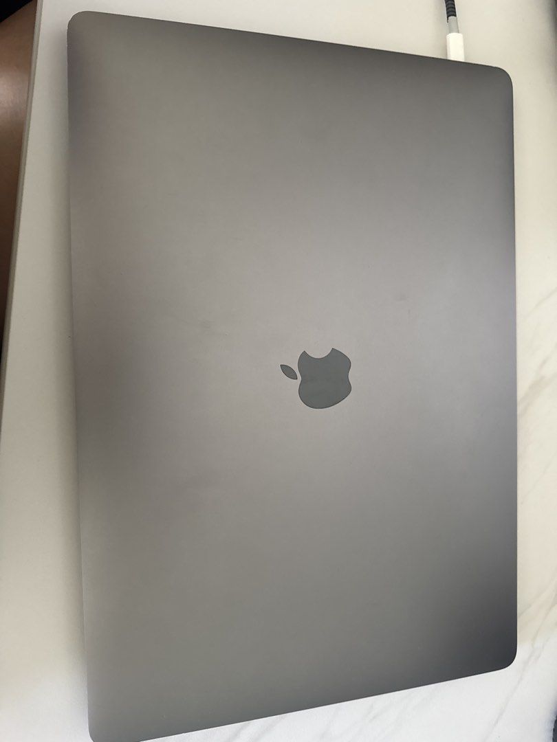 MacBook Pro 15inch, 2017483768242506321921