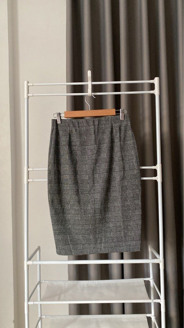Mango Plaid Pencil Skirt with Slit (Category: Skirts) located in Antipolo. Submitted by gaeumi (Listing ID 1443744419, Image 2). Description: .