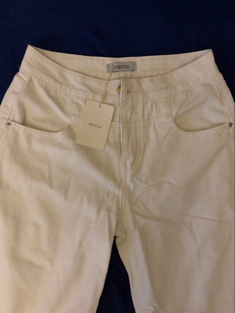 Mantou Lark White Jeans (Category: Jeans) located in Binan City. Submitted by hya.perez (Listing ID 1443836960, Image 1). Description: Brand new, tags still attached. Size: Large RFS: Wrong size..