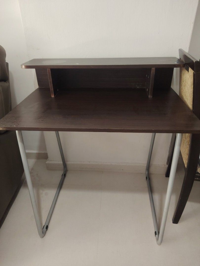 COMPUTER TABLE (Category: Tables & Sets) located in Singapore. Submitted by cindykhoo616 (Listing ID 1437346895, Image 2). Description: .