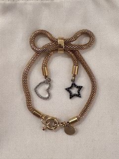 (Category: ) located in . Submitted by lovebooksandfashion (Listing ID 1443880371, Image 1). Description: .