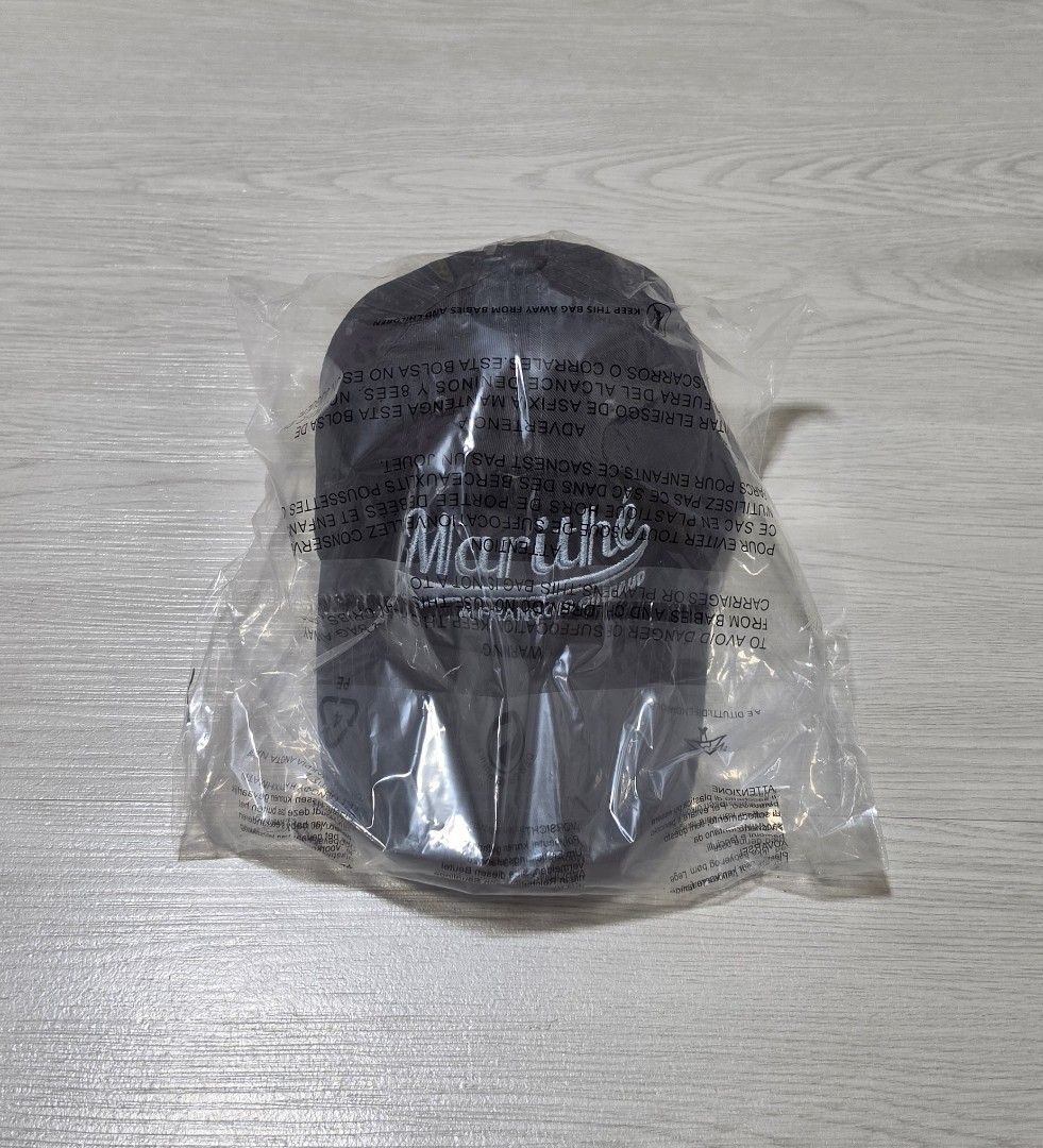 Marithe Cap （分類：帽）位於 Hong Kong。 由 sharuharus 提交（商品編號 1443863362，圖片 1）。簡介： 全新 朋友送 <灰色> 自己太多帽 戴唔到咁多 同 Marithe 同款 包順豐(只限順豐站/智能櫃) 諗清楚先好買 唔好嘥大家時間 非誠勿擾🙏。