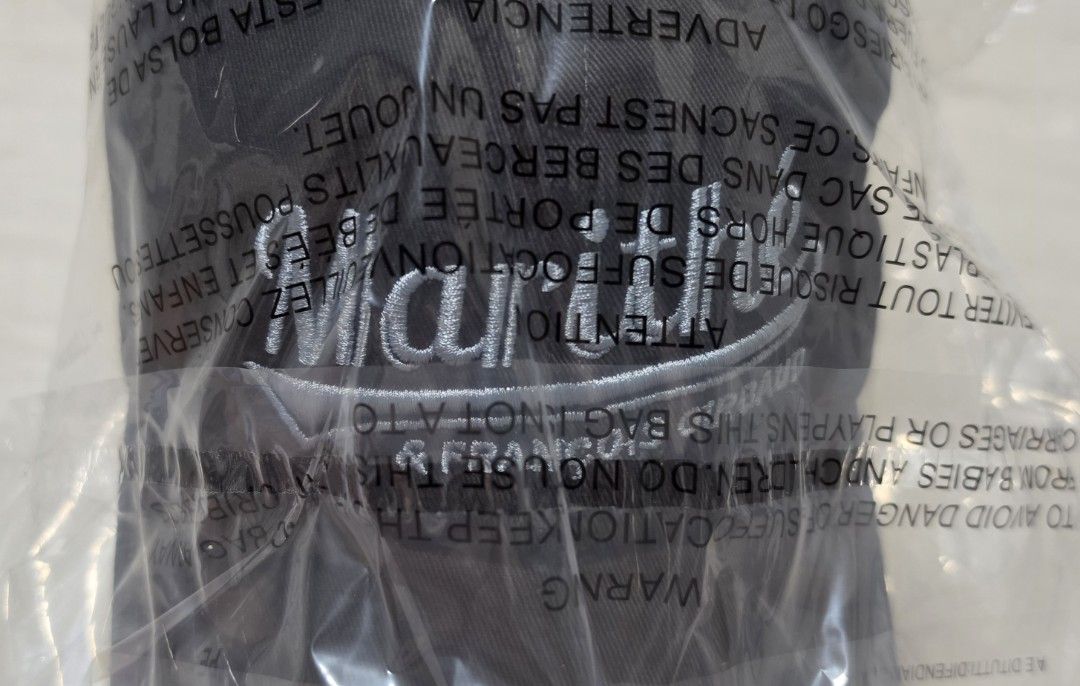 Marithe Cap （分類：帽）位於 Hong Kong。 由 sharuharus 提交（商品編號 1443863362，圖片 2）。簡介： 全新 朋友送 <灰色> 自己太多帽 戴唔到咁多 同 Marithe 同款 包順豐(只限順豐站/智能櫃) 諗清楚先好買 唔好嘥大家時間 非誠勿擾🙏。
