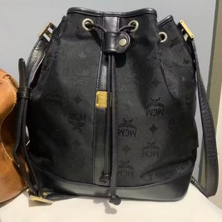 (Category: ) located in . Submitted by geja_bags (Listing ID 1443901508, Image 1). Description: .
