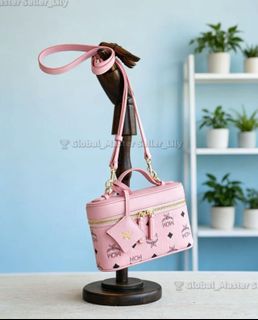(Category: ) located in . Submitted by fashion.luxe (Listing ID 1443855066, Image 1). Description: .