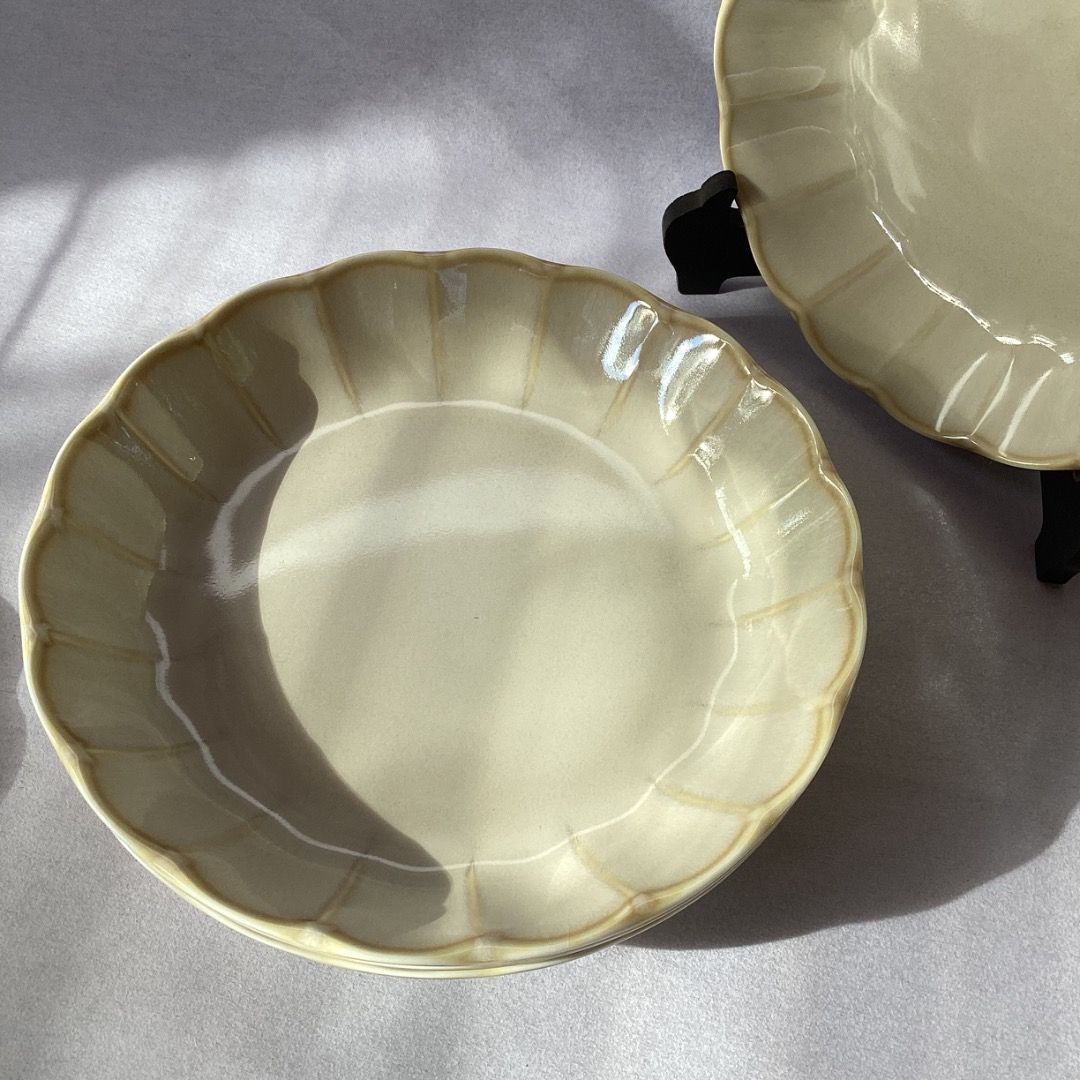 Medium Chrysanthemum Flower Mino Ware Plate (Category: Dinnerware & Cutlery) located in Davao. Submitted by eclectic1925 (Listing ID 1443892882, Image 1). Description: Php275 each (4 available) Medium Chrysanthemum Flower Mino Ware Plate *scalloped "rinka" shape H: 1.6 inches L: 8.8 inches Please REVIEW PHOTOS We use 100% repurposed packaging materials SF starts at Php70 via Flash Express First to pay.