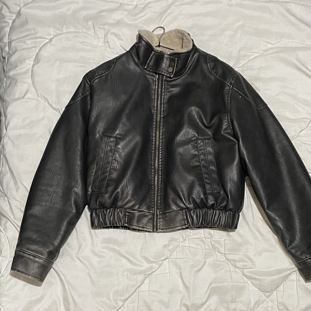 Men's Faux Leather Bomber Jacket with Shearling Collar (Category: Coats, Jackets and Outerwear) located in Manila. Submitted by swiftwhale.cc2e6e (Listing ID 1443782152, Image 2). Description: - Classic faux leather bomber jacket - Lined with warm shearling for comfort - Ribbed cuffs and hem - Zipper closure - Two front pockets - Ideal for cooler weather - Pairs well with jeans or casual pants.