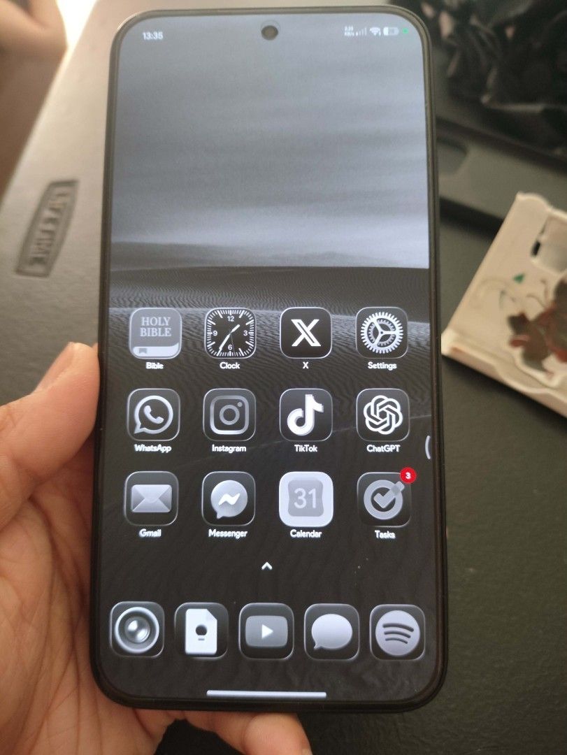 Mi 15T (Category: Xiaomi) located in Taguig. Submitted by morlock16 (Listing ID 1443796284, Image 1). Description: Xiaomi 15T 12/512 No issue, batt health 98% Goods na goods camera and performance.