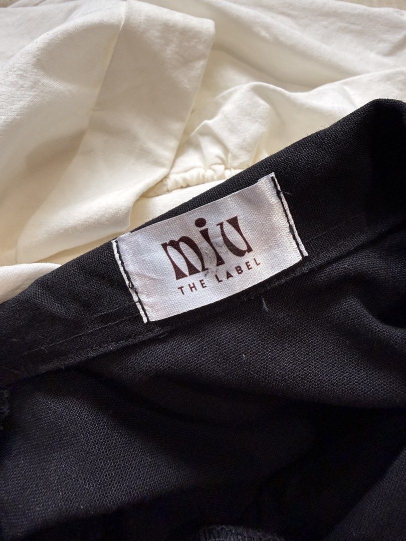 Miu The Label Fits U Good Romper XS (Category: Rompers) located in Quezon City. Submitted by closetcute (Listing ID 1443830979, Image 3). Description: Zipper front closure Elasticated waist at the back Two front pockets Worn twice.