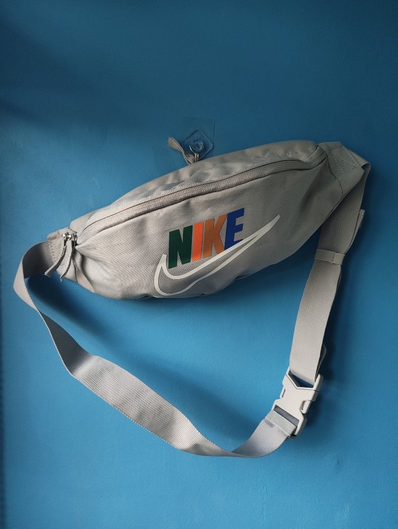 Nike Heritage Waistpack (3L) (Category: Sling Bags) located in Muntinlupa City. Submitted by ea.decluttr (Listing ID 1443844688, Image 1). Description: Nike Heritage Waistpack (3L) Dimes: 16"L X 4"W X 6"H A comfortable and easy-to-adjust strap makes taking the Nike Heritage Waistpack on everyday trips a no-brainer. The main compartment provides secure storage for your phone, snacks or wallet, while the smaller accessories pocket on the back helps
