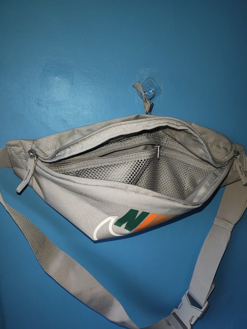 Nike Heritage Waistpack (3L) (Category: Sling Bags) located in Muntinlupa City. Submitted by ea.decluttr (Listing ID 1443844688, Image 2). Description: Nike Heritage Waistpack (3L) Dimes: 16"L X 4"W X 6"H A comfortable and easy-to-adjust strap makes taking the Nike Heritage Waistpack on everyday trips a no-brainer. The main compartment provides secure storage for your phone, snacks or wallet, while the smaller accessories pocket on the back helps