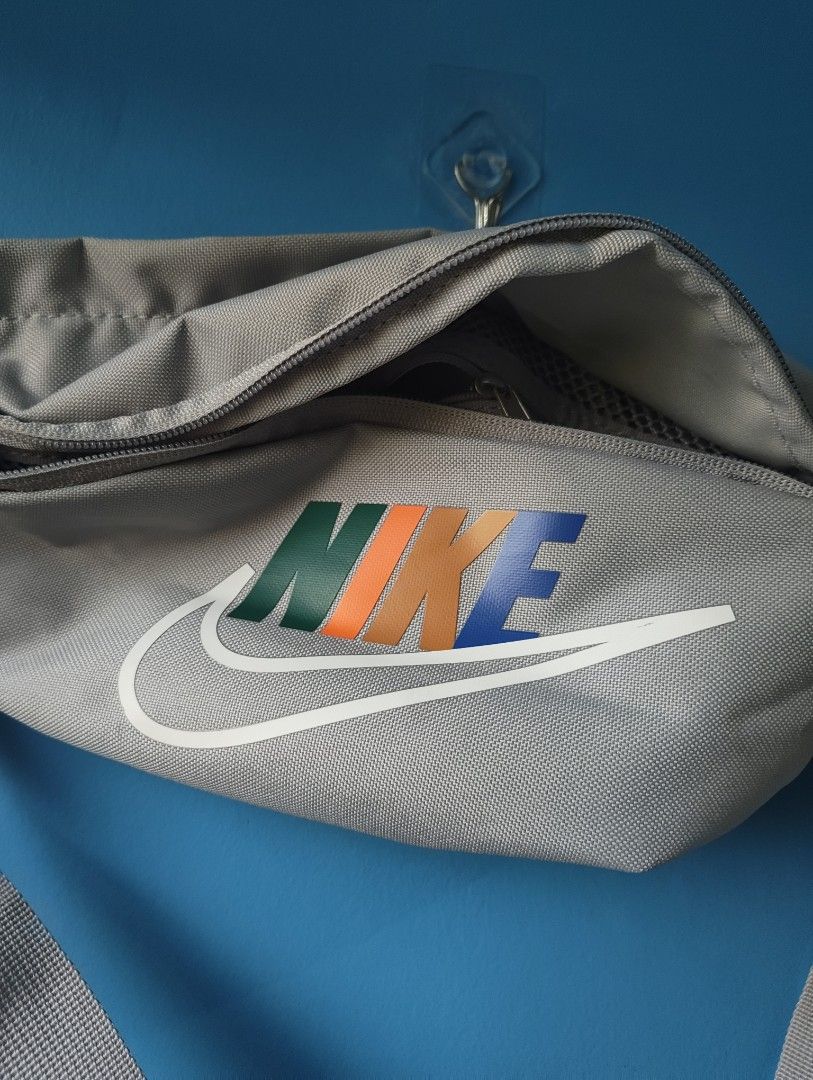 Nike Heritage Waistpack (3L) (Category: Sling Bags) located in Muntinlupa City. Submitted by ea.decluttr (Listing ID 1443844688, Image 3). Description: Nike Heritage Waistpack (3L) Dimes: 16"L X 4"W X 6"H A comfortable and easy-to-adjust strap makes taking the Nike Heritage Waistpack on everyday trips a no-brainer. The main compartment provides secure storage for your phone, snacks or wallet, while the smaller accessories pocket on the back helps