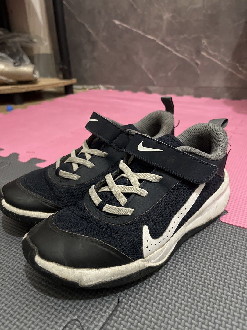 Nike Kids' Navy Blue Running Shoes (Category: Babies & Kids Fashion) located in Cavite. Submitted by raikkojamesarol (Listing ID 1443759366, Image 1). Description: -Authentic Nike! 8.5/10 Just needs cleaning - Navy blue Nike running shoes for kids - Features easy velcro straps for quick on and off - Iconic white Nike swoosh on the side - Perfect for everyday wear or sports activities.