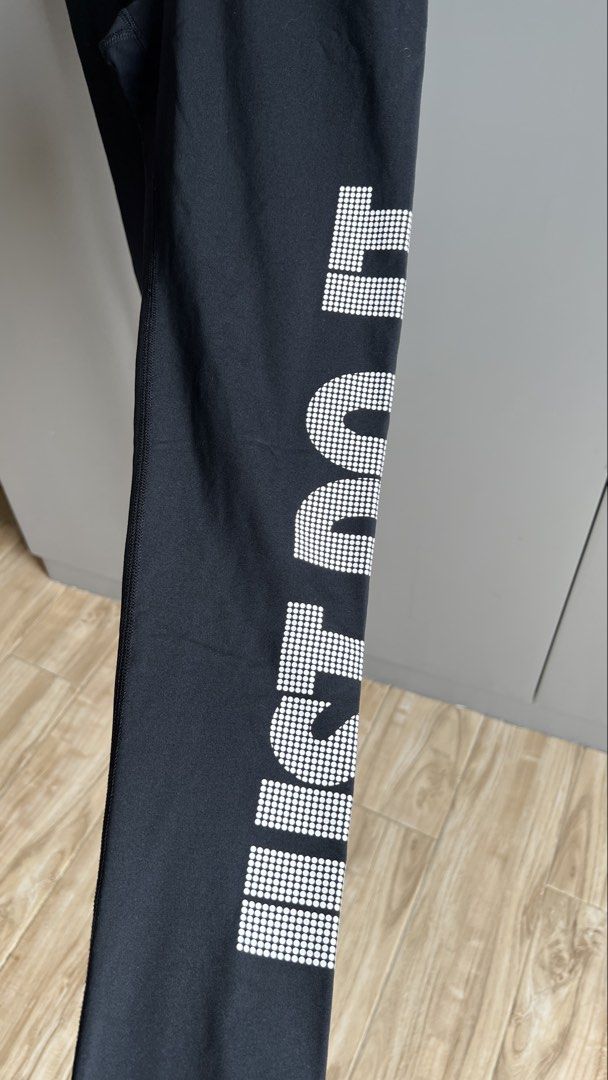 Nike Dri-FIT Black Leggings (Category: Activewear) located in Las Pinas. Submitted by ooopsie58374 (Listing ID 1443775834, Image 3). Description: - Black Nike Pro Dri-FIT leggings - Size: Medium (M) for Pro, S for the second one - worn once lang pareho - doesn’t fit me na 😅 450 each, can give both for 800.