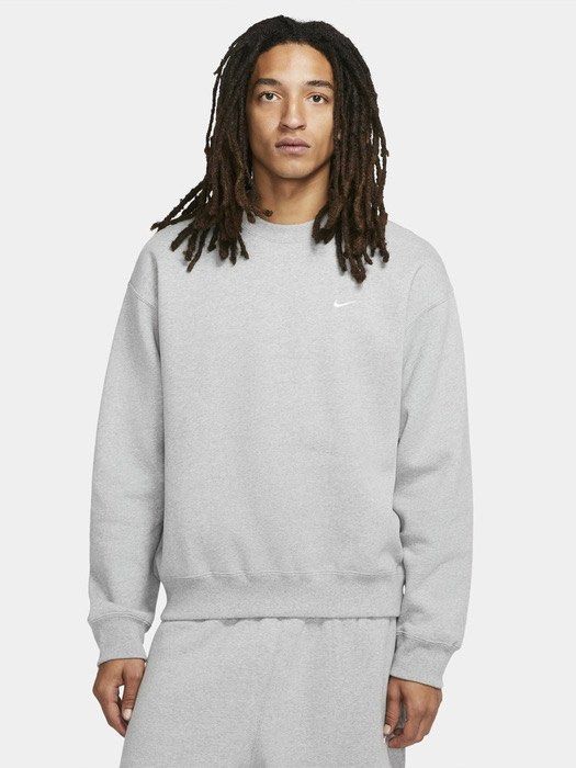 Nike Solo Swsh Crewneck (Category: Announcements) located in Dasmarinas. Submitted by behind_the_buckx (Listing ID 1443819039, Image 1). Description: 9/10 Condition No issue No flaws Size XL 26 inches Length 22 inches Width.