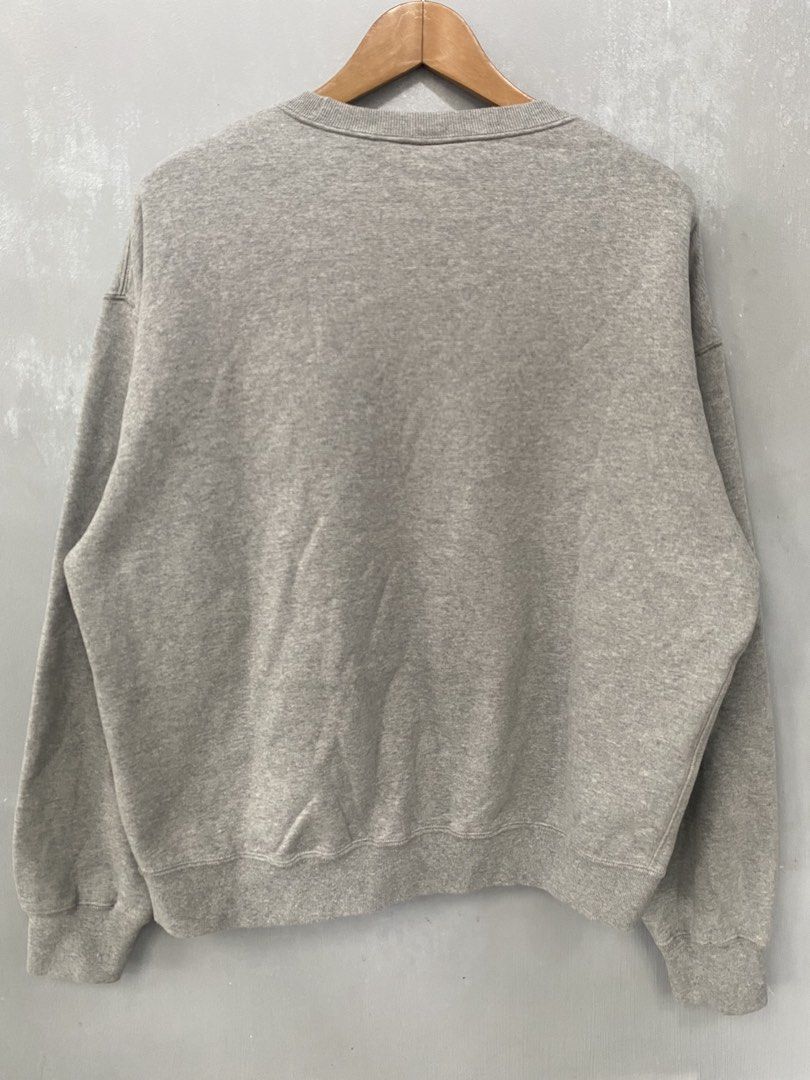 Nike Solo Swsh Crewneck (Category: Announcements) located in Dasmarinas. Submitted by behind_the_buckx (Listing ID 1443819039, Image 3). Description: 9/10 Condition No issue No flaws Size XL 26 inches Length 22 inches Width.