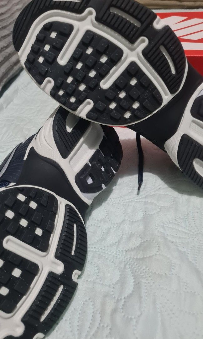 Nike V2K Run (Category: Casual Shoes) located in Caloocan City. Submitted by darr05 (Listing ID 1443868677, Image 3). Description: Brand New from Japan unisex.