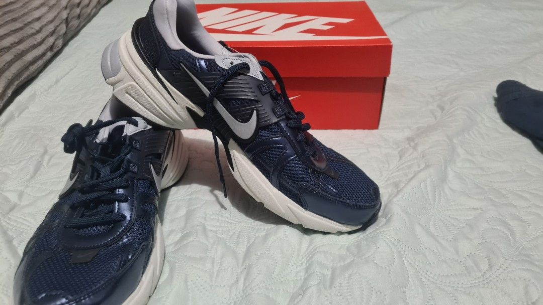 Nike V2K Run (Category: Casual Shoes) located in Caloocan City. Submitted by darr05 (Listing ID 1443868677, Image 2). Description: Brand New from Japan unisex.