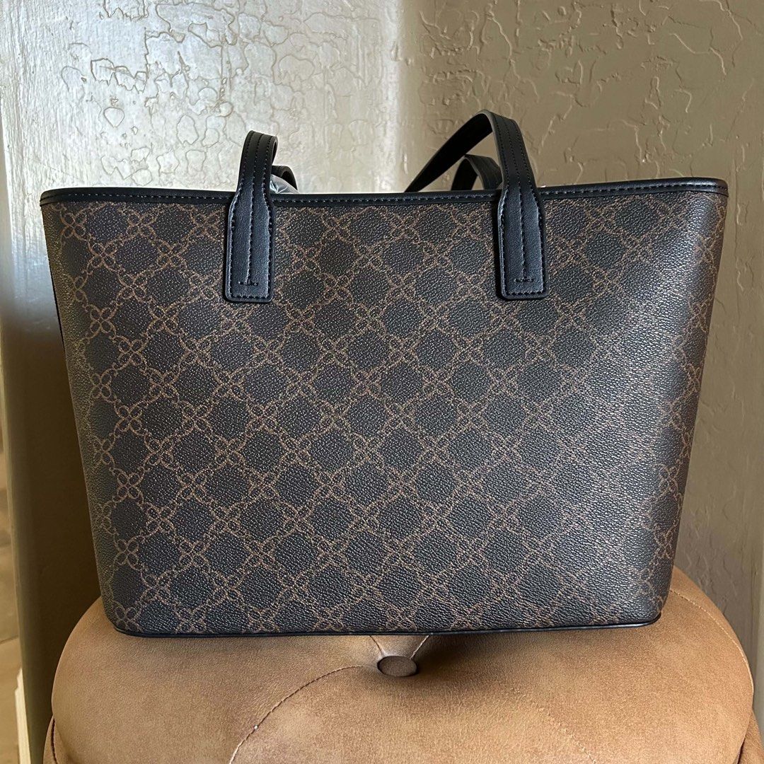 Nine West Monogram Tote Bag with Matching Pouch (Category: Luxury Bags & Wallets) located in San Pablo. Submitted by simplicitybeaute (Listing ID 1443727466, Image 2). Description: .